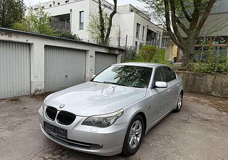 BMW 525i 525 Aut.TÜV NEU,NAVI,SCHECKHEFT,SITZH.,TEMPOM.
