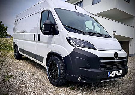 Opel Movano mit Delta 4x4 Felgen & Loder AT Offroad Reifen