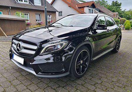 Mercedes-Benz GLA 250 GLA 7G-DCT AMG Line,Xenon,Navi,Scheckheft