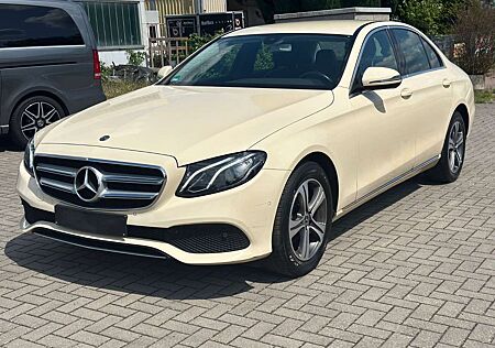 Mercedes-Benz E 200 d AVANTGARDE Aut*Navi*PDC*Kam*LED*Comamd*