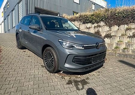 VW Tiguan Volkswagen 2.0 TDI*Life*NAVI*APPLE*AHK*360°KAMERA