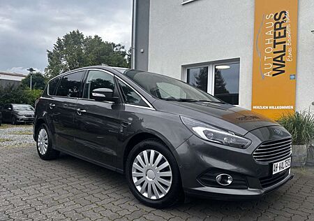 Ford S-Max Titanium = Automatik - 7 Sitzer - Ganzjahr