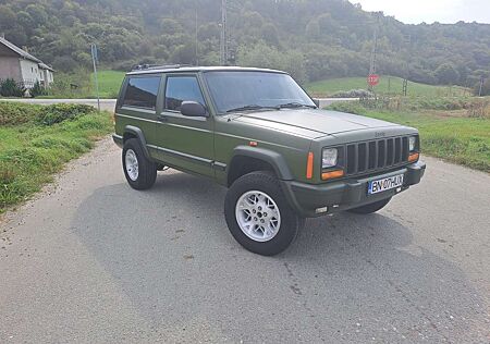 Jeep Cherokee ac,centralizare telecomada,etc