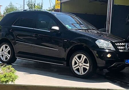 Mercedes-Benz ML 300 CDI 4Matic 7G-TRONIC DPF BlueEFFICIENCY