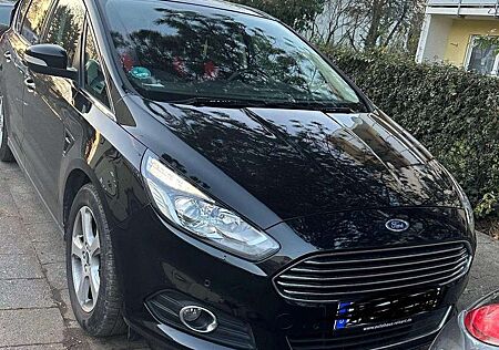 Ford S-Max Titanium