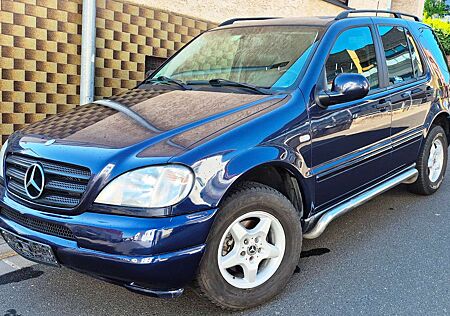 Mercedes-Benz ML 320 Leder Bose Allwetterr. AHK Serviceh. Tüv 05/27