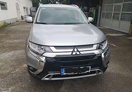 Mitsubishi Outlander 2.0 2WD CVT Active+