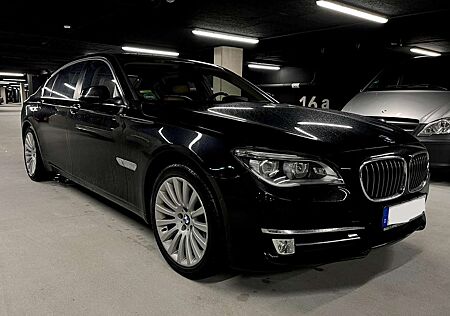 BMW 750 Ld x Drive voll Ausstattung top Zustand