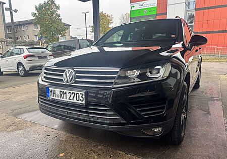 VW Touareg Volkswagen V6 TDI Terrain Tech 4Motion R line