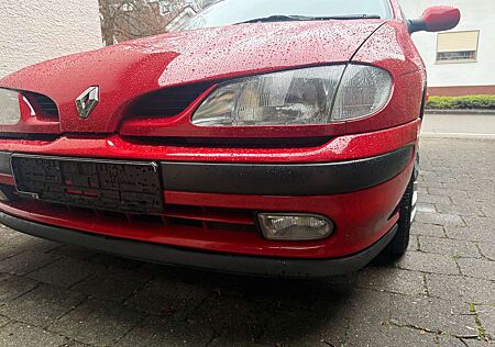 Renault Megane 1.4e Automatik erste Hand Scheckheft ZV AHK 8fach