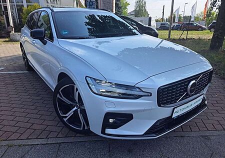 Volvo V60 Kombi Plus Dark Standheizung Pano AHK SR+WR