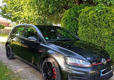VW Golf GTI Volkswagen Performance BlueMotion Technology