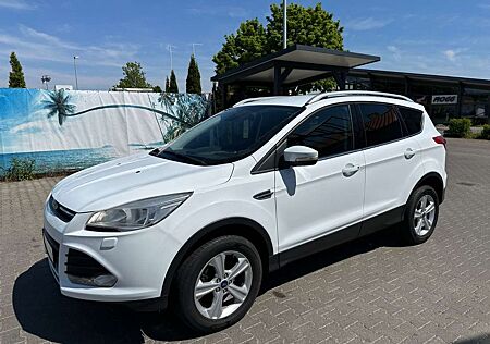 Ford Kuga Sync Edition / EURO-6 / TÜV-AU bis 11.2025 /AHK