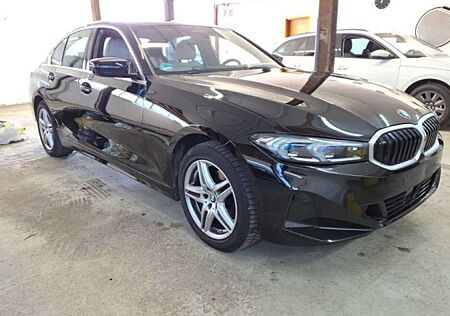 BMW 318 i Harman Kardon 360°Cam LED Leder digCockpit