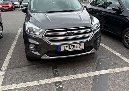 Ford Kuga 1.5 EcoBoost 2x4 Titanium