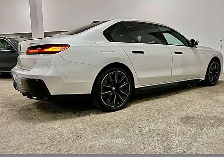 BMW i7 xDr. 60 *M SPORT PRO*LOUNGE SEAT*FOND ENT*SKY