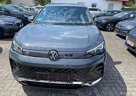 VW Tiguan Volkswagen 1.5 eTSI R-Line NEU 20 Zoll PANO HUD MATR