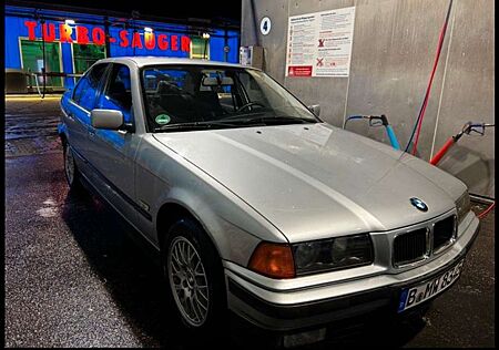 BMW 318i 318