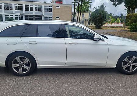 Mercedes-Benz E 220 d T 9G-TRONIC
