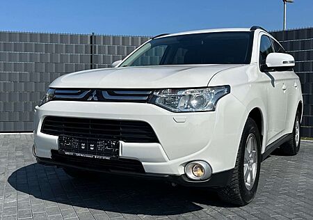 Mitsubishi Outlander 2.2 DI-D 4WD*AUTOMATIK*CAM*AHK*7-SITZE