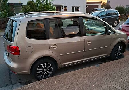 VW Touran Volkswagen 2.0 TDI DPF BlueMotion Technology DSG MATCH