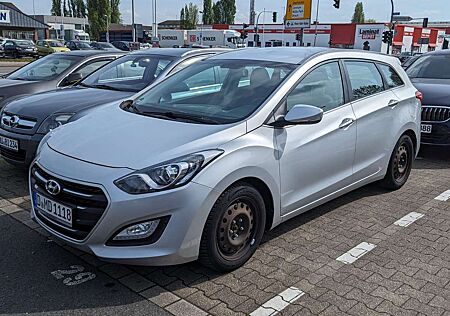 Hyundai i30 +blue+Kombi+1.6+CRDi+Premium