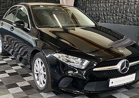 Mercedes-Benz A 180 Lim. Navi, Teilleder, Digitales Cockpit