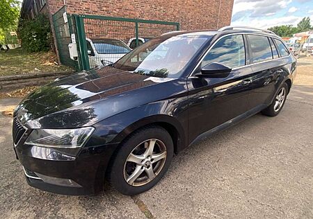 Skoda Superb Combi "Style" Aut.+Sitzheizung+PDC+1.Hand
