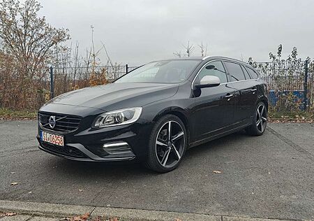 Volvo V60 D5 R-Design*BI-Xenon*ACC*STHZ*GSD*AHK*Kamera