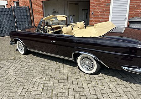 Mercedes-Benz 280 w111 Cabrio