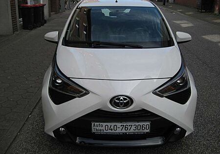 Toyota Aygo x-play club 1. Hd. Automatik gepflegt Rückfahrk