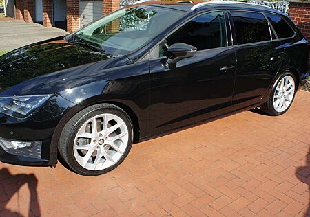 Seat Leon ST 2.0 TDI FR DSG Panorama-Dach