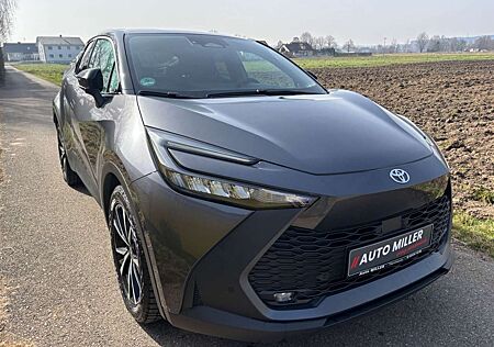Toyota C-HR 2.0-l-VVT-i HEV Team Deutschland