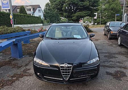 Alfa Romeo 147 1.9 JTD 8V M-Jet - Viele Teile neu