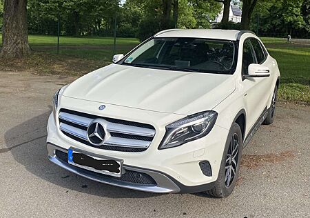 Mercedes-Benz GLA 180 7G-DCT Activity Edition