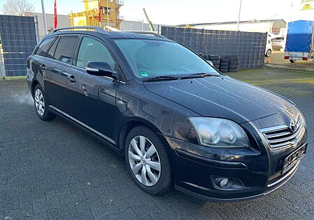 Toyota Avensis 2.2 D-4D Top Zustand