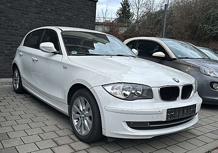 BMW 116iA 116 , sehr gepflegt, AHK, PDC, Klimaaut., Sitzh.