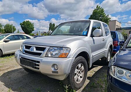 Mitsubishi Pajero 3.2 DI-D Elegance (3-trg.) 3.2 DI-D KAT