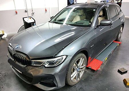 BMW 330 e TOURING M SPORT/SHADOW/19Z./LASER/HuD/PANO