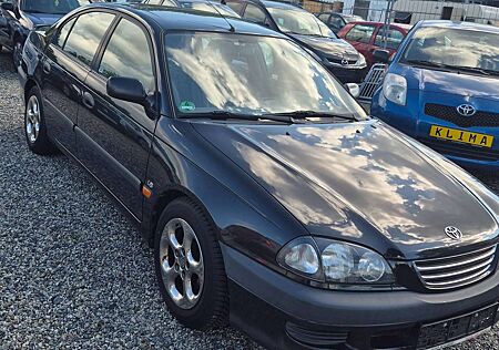 Toyota Avensis 1.8 linea sol