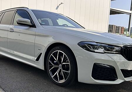 BMW 530e 530 Touring Plug-In-Hybrid xDrive Aut. M Sport