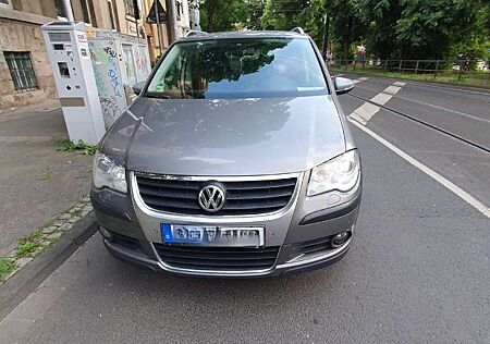 VW Touran Volkswagen 2.0 TDI DPF DSG Highline