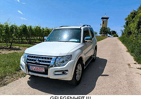 Mitsubishi Pajero 3,2 DI-D 4WD Top Automatik nur 51.000 km
