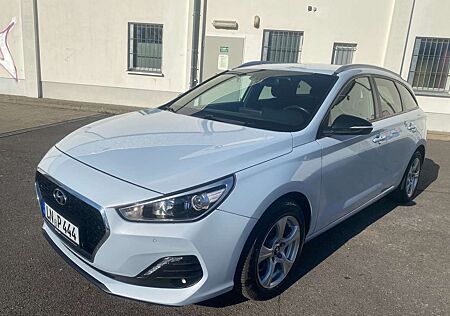 Hyundai i30 1.4T-GDI Automatik-top Zustand und sehr gepfl