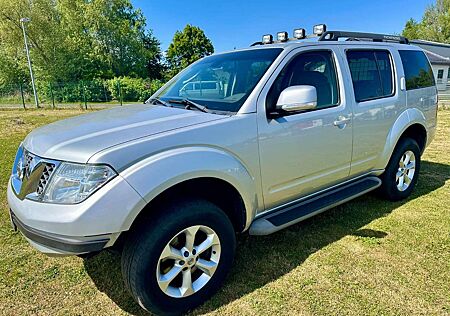 Nissan Pathfinder 2.5 dCi SE Aut. 7 Sitzer
