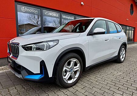 BMW iX1 30 xDrive*Kamera*DAB*Head-up*Komfort*DAB*
