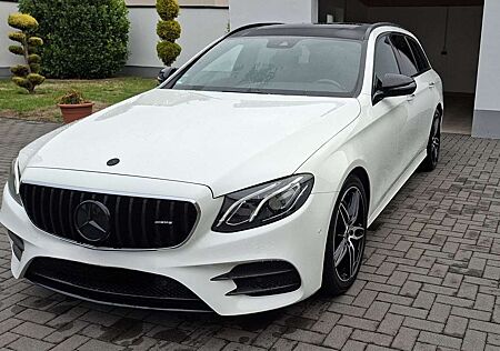 Mercedes-Benz E 300 d T 9G-TRONIC AMG Line/Night/Pano/LED