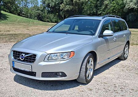 Volvo V70 D4 Autom. Ed. Pro Memory-Sitz*GSD*AHK*Climatr.*SHZ*Leder