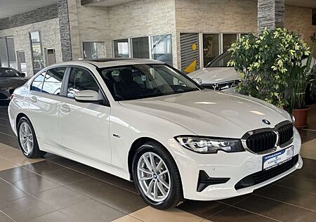 BMW 320 e Pano. LED Navi R.Cam LiveCockpit Prof. PDC