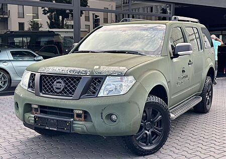 Nissan Pathfinder Stier Bundeswehr 2.5 dCi 4WD Standhzg